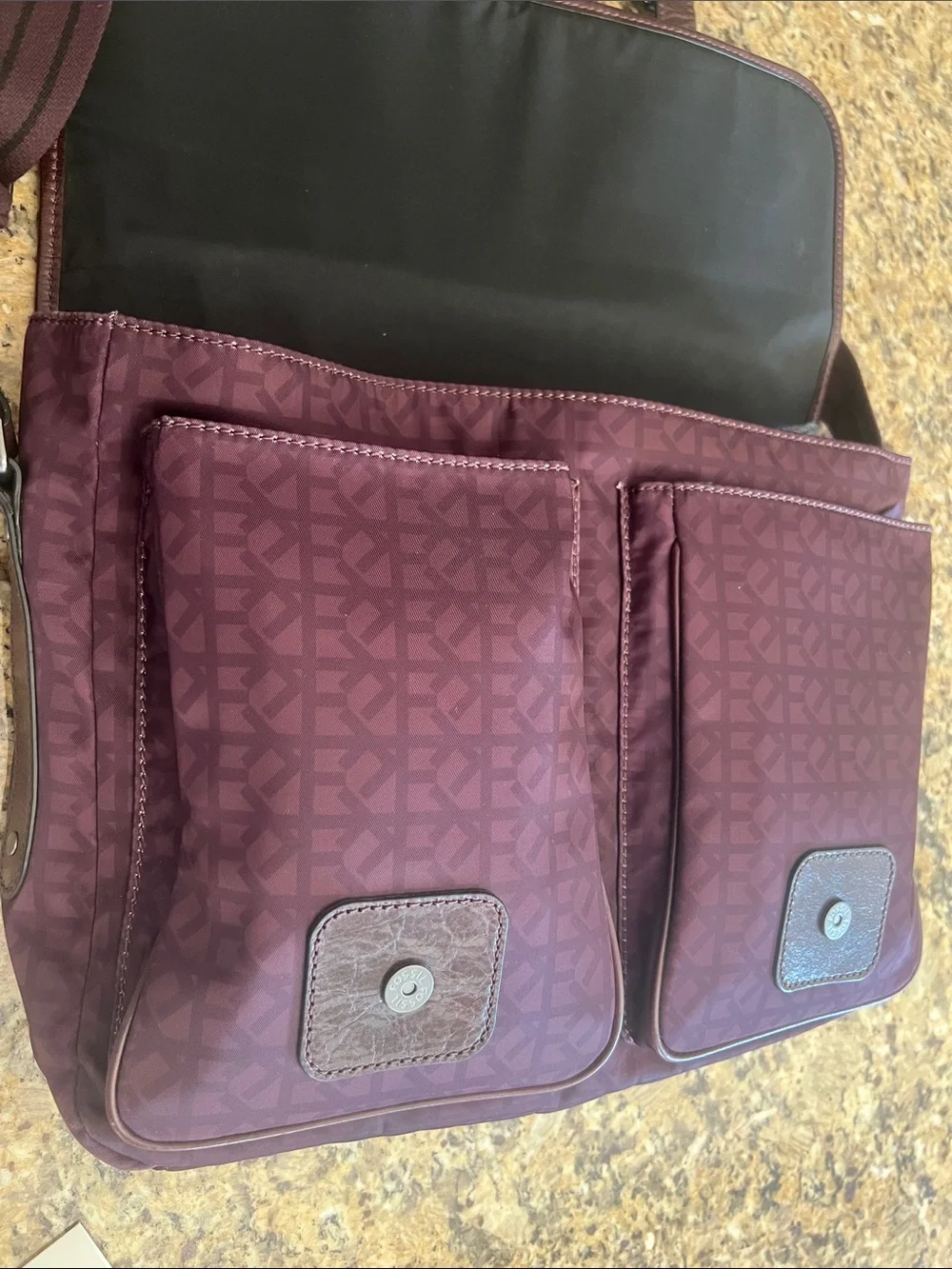 Fossil men messenger